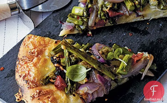 Pizza alla Griglia con Asparagi e Cipolla Caramellata