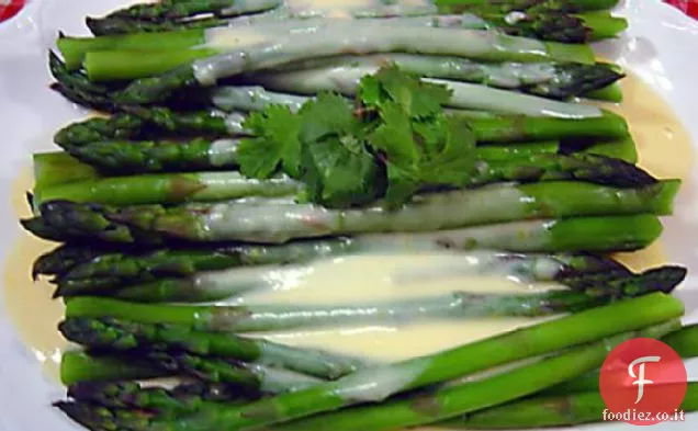 Asparagi con salsa di formaggio