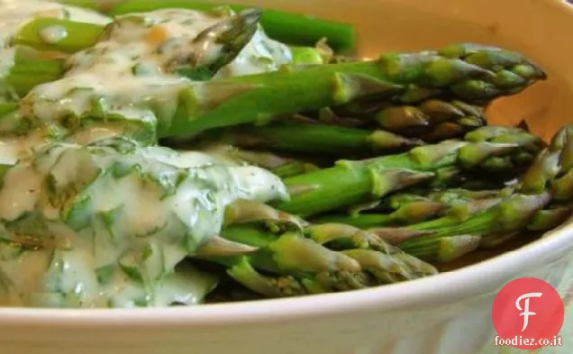 Asparagi con salsa cremosa di sesamo