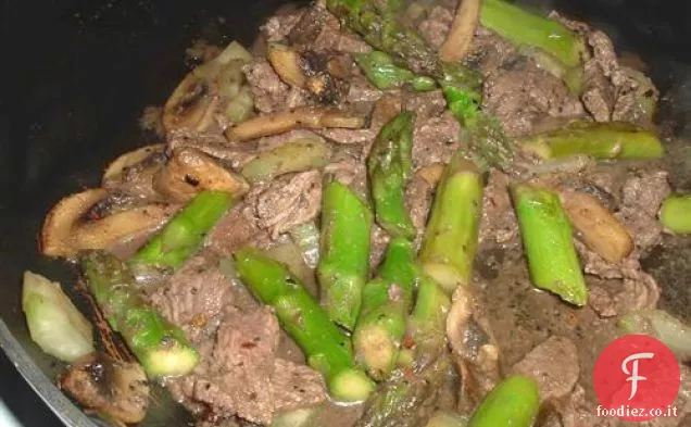 Pepe nero Manzo e asparagi Stir Fry