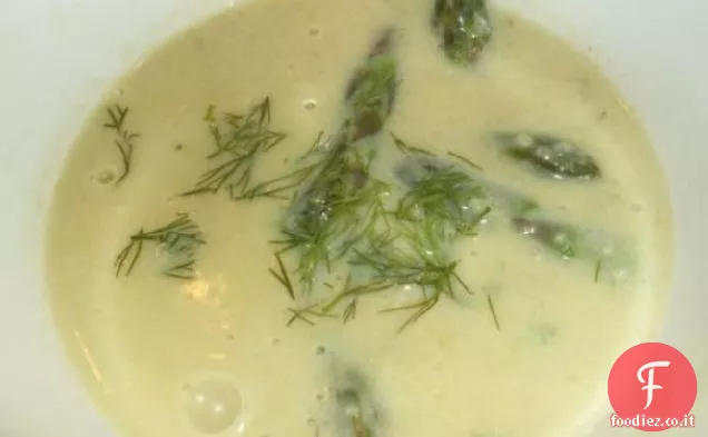 Zuppa cremosa di asparagi con finocchio