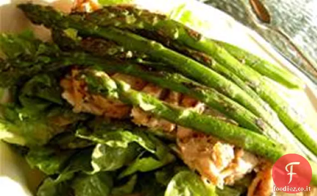 Insalata di pollo Mojo alla griglia con asparagi e arance