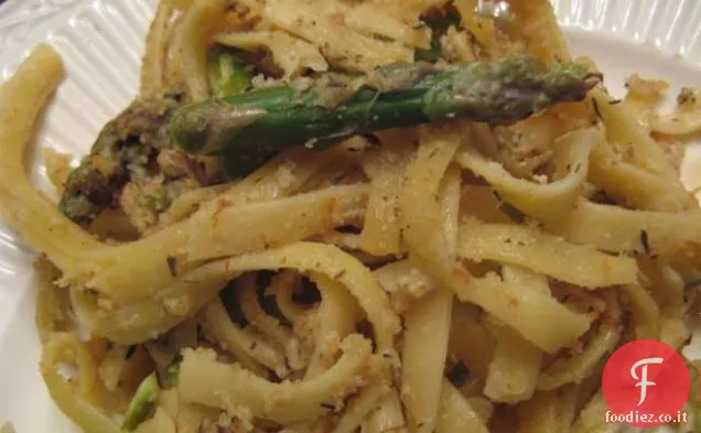 Insalata asiatica di asparagi e ravanelli