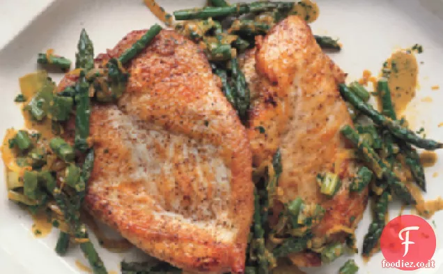 Saltate cotolette di pollo con Asparagi, Cipollotti e Prezzemolo-Dragoncello Gremolata