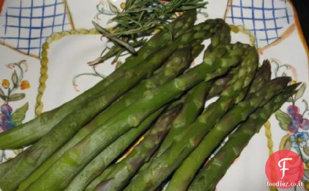 Asparagi al vapore al rosmarino