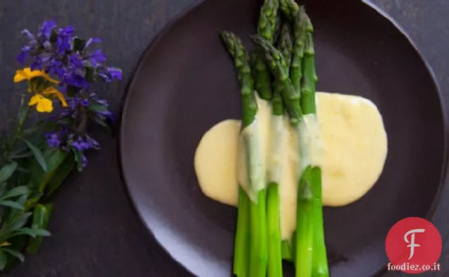 Asparagi con Salsa olandese