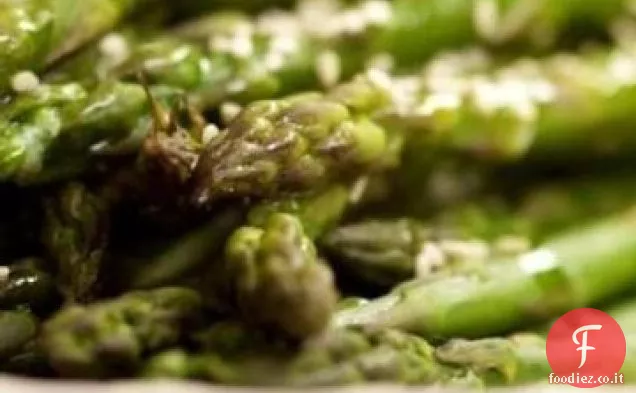 Asparagi al vapore con salsa di zenzero e aglio