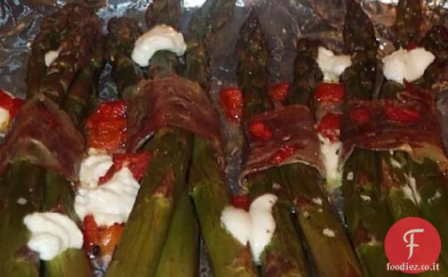 Fagottini di Asparagi con Prosciutto e Formaggio di Capra