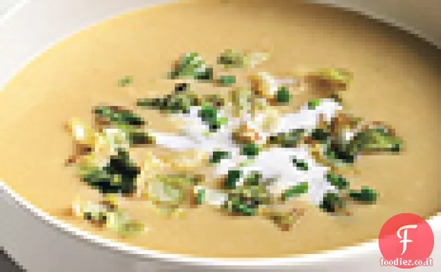 Zuppa di patate, cavolo verde e porri con Crème Fraîche al limone