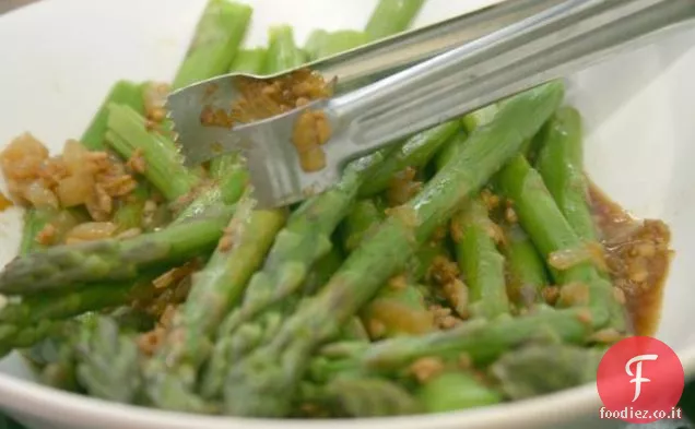 Asparagi con salsa di maionese al wasabi