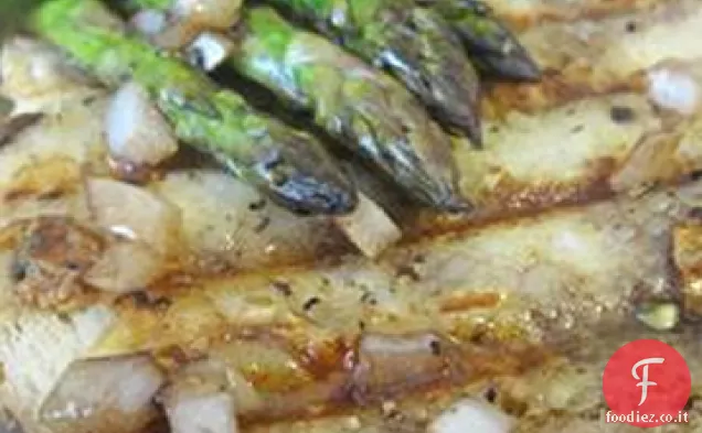 Asparagi alla griglia con pane tostato all'aglio arrosto e Vinaigrette Balsamica