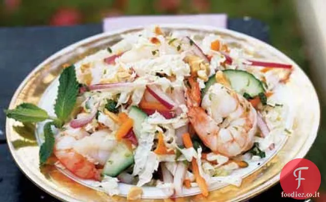 Insalata di cavolo e gamberetti del sud-est asiatico