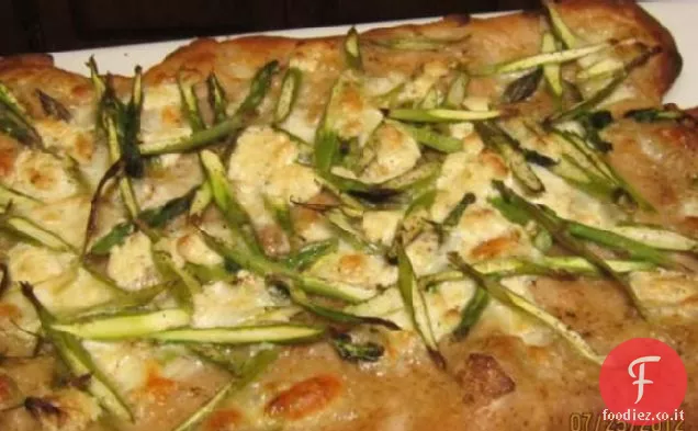 Pizza di asparagi rasata