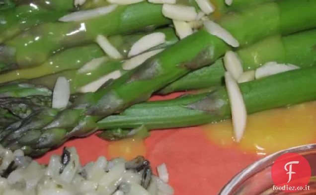 Asparagi con salsa di zenzero all'arancia