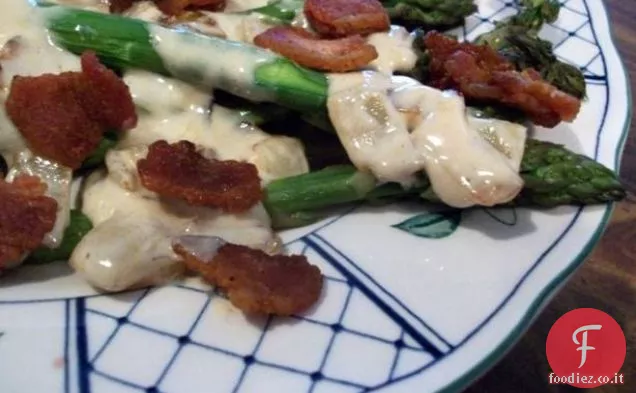 Pomodori grigliati e asparagi con contorno di pesto