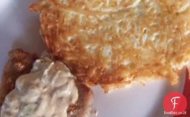Maiale fritto in padella con torte di patate al sedano rapa