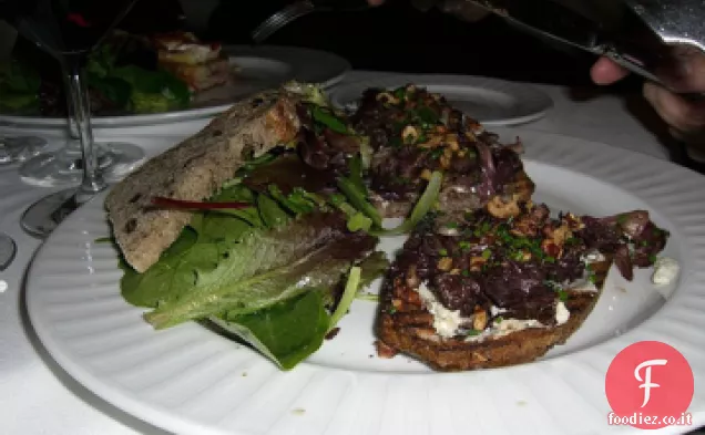 Bistecche di filetto con salsa di mirtilli e Gorgonzola