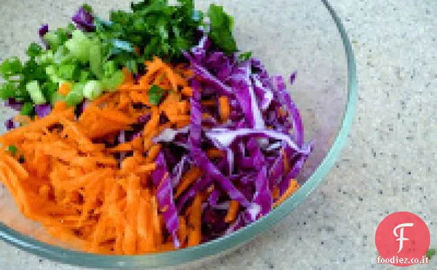 Tacos di fagioli neri croccanti con feta e cavolo Slaw