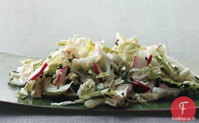 Insalata di cavolo napa con condimento al latticello