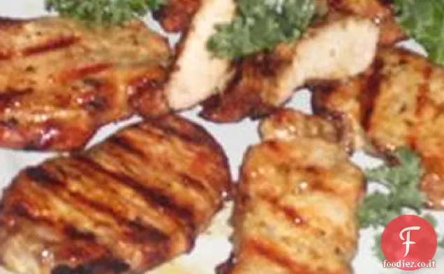 Bistecche di maiale alla griglia con salsa di burro al limone