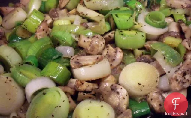 Porri e funghi rosolati