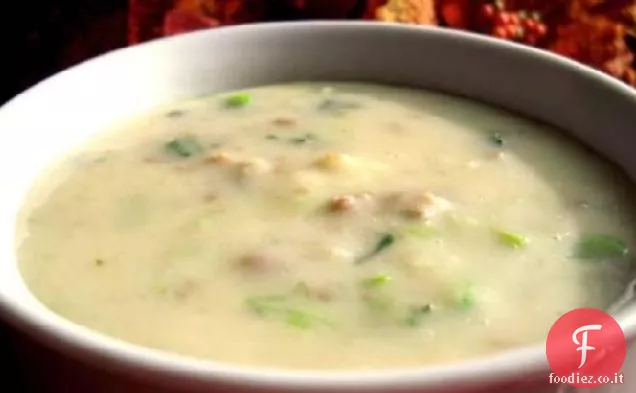 Abbondante zuppa di patate e porri