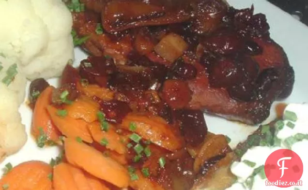 Braciole di maiale con mirtilli rossi (pentola di coccio)