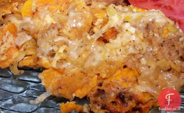 Torta di patate dolci, formaggio e porri