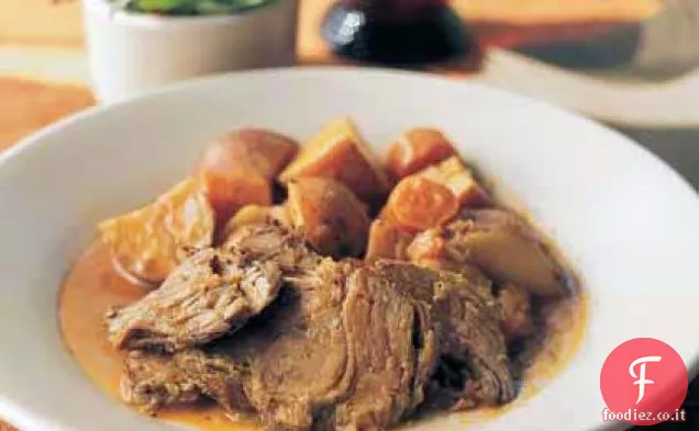 Cena di maiale brasato salato