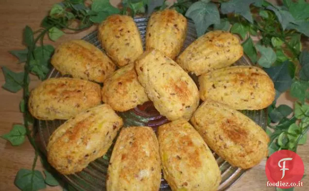 Madeleine di pane di mais con porri e noci pecan