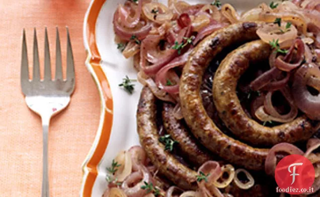 Salsiccia con cipolle rosse saltate e timo