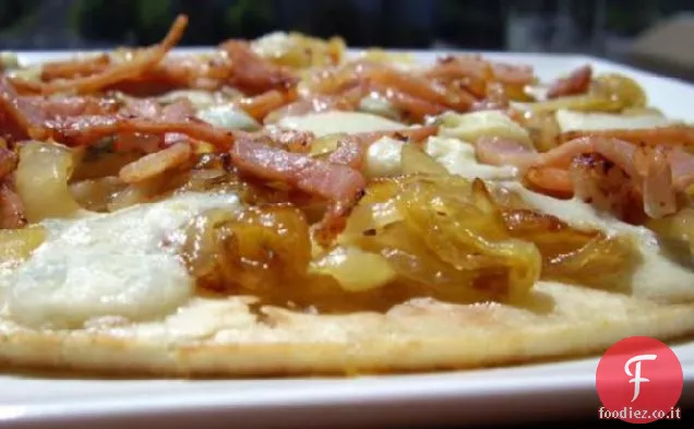Pizza al Gorgonzola e Cipolla caramellata