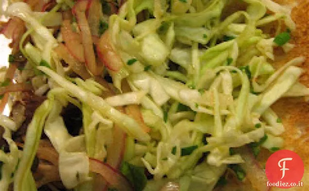 Panini tirati di maiale con cavolo, capperi e Slaw alle erbe