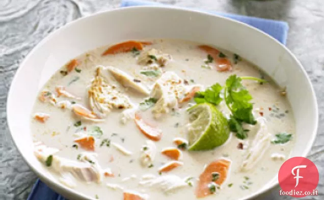 Zuppa di pollo al curry con carote