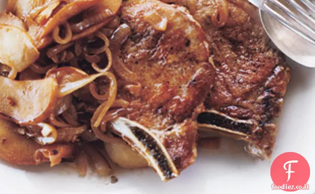 Braciole di maiale con mele e cipolle