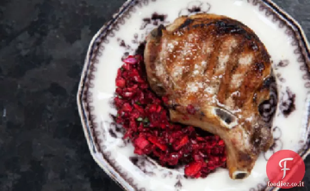 Braciole di maiale alla griglia con salsa di ciliegie