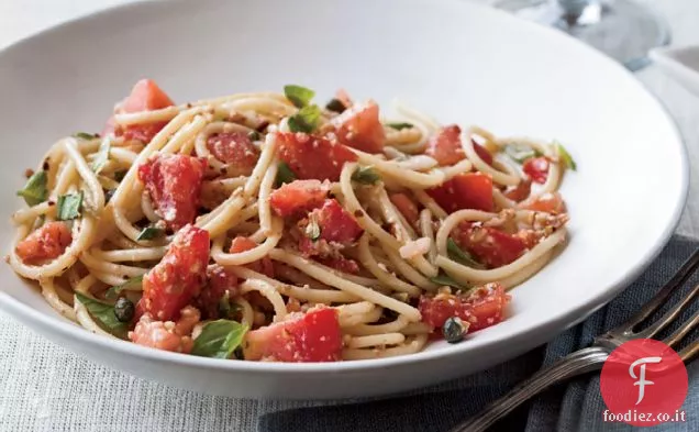 Spaghettini con Pomodoro, Acciughe e Mandorle