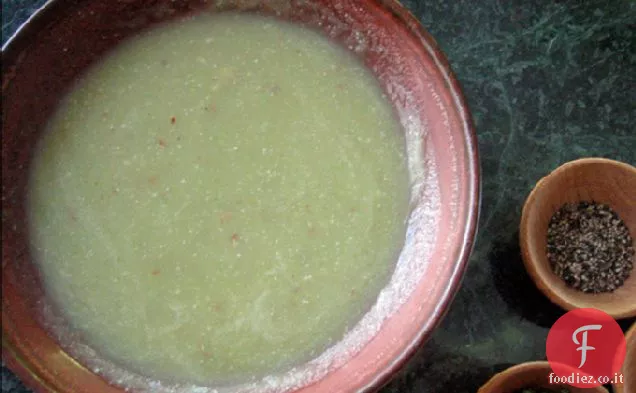 Zuppa di sedano, levistico e mandorle