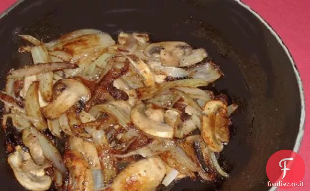 Funghi e cipolle per bistecca