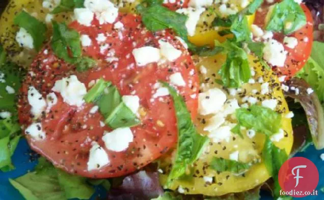 Insalata di pomodoro con formaggio di capra