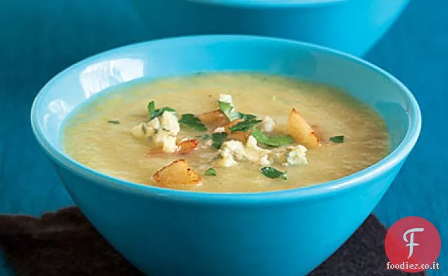 Zuppa di sedano con mele e formaggio blu