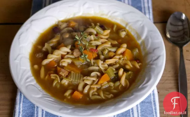 Zuppa di noodle vegetariano
