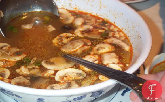 Tom Yum-Zuppa calda e acida tailandese