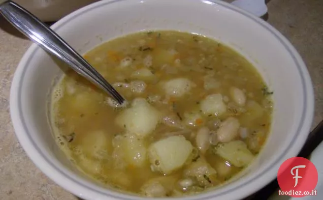 Zuppa di fagioli bianchi mediterranei