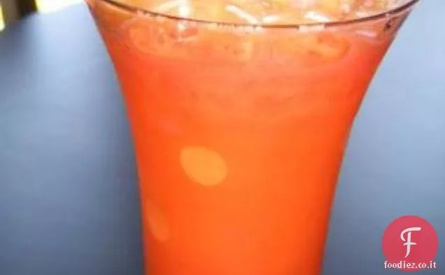 Super ananas, arancia, succo di carota