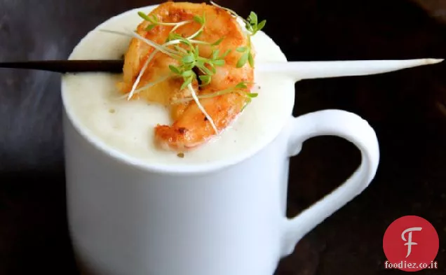 Espuma di sedano rapa con gamberi tigre al vapore di Ras-el-hanout