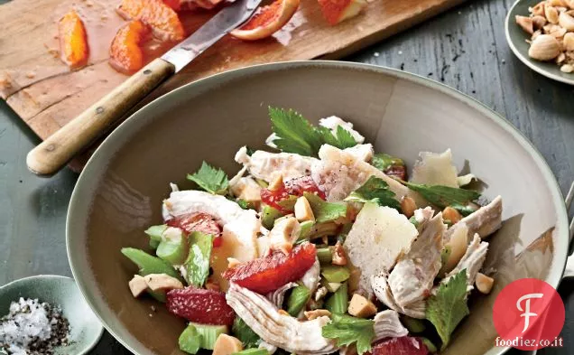 Insalata di pollo invernale con agrumi e sedano