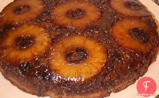 Torta di carote all'uvetta capovolta