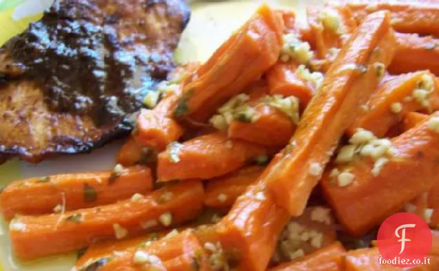 Carote al vapore con burro di aglio e zenzero