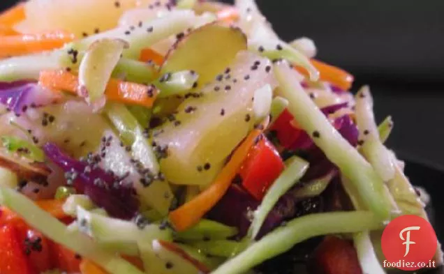 Insalata di pollo con Vinaigrette di semi di papavero all'ananas